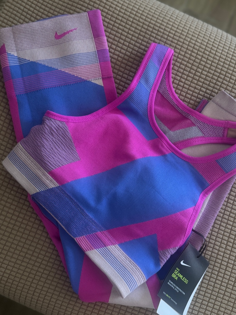Nike Colorblock Seamless Sports Bra & Leggings Set